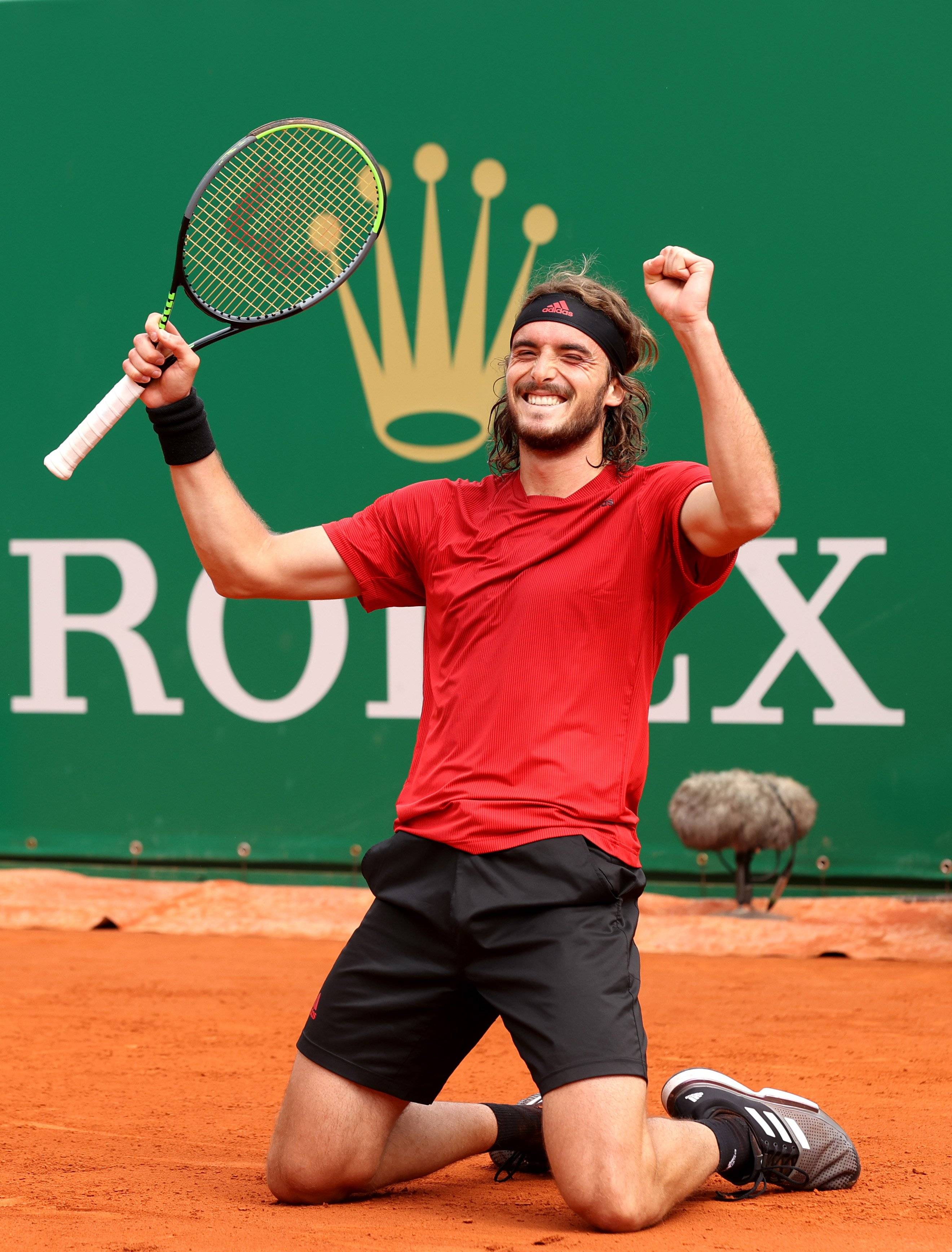 意大利网球队强势英国网球队,西西帕斯制霸全场 意大利网球队强势英国网球队,西西帕斯制霸全场