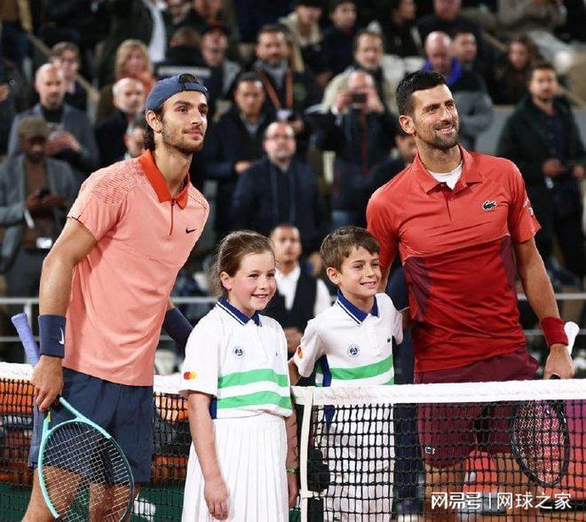 法国网球队完胜意大利网球队,费德勒一己之力扛起全队 法国网球队完胜意大利网球队,费德勒一己之力扛起全队