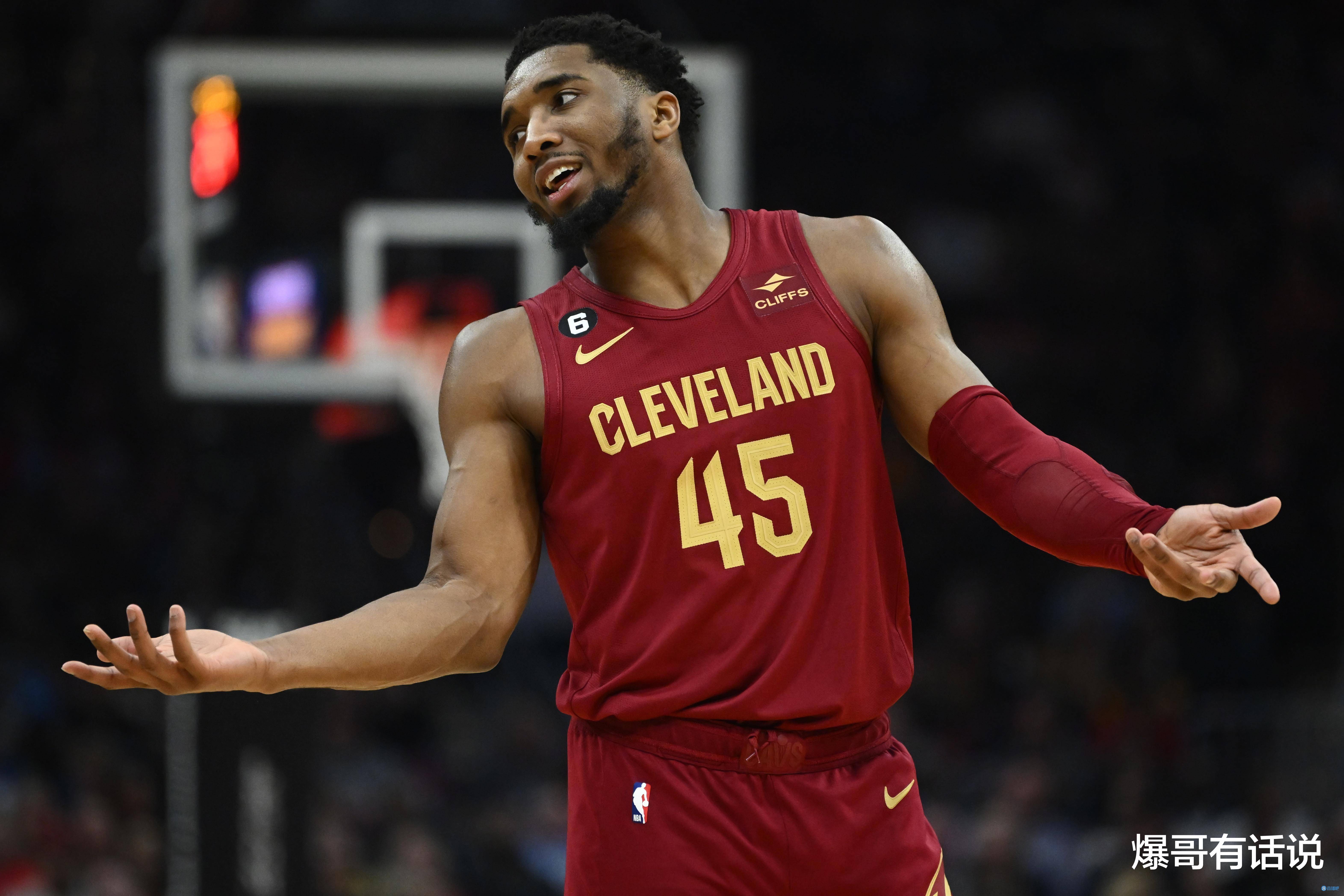 马刺鏖战国王，米切尔惊艳世界