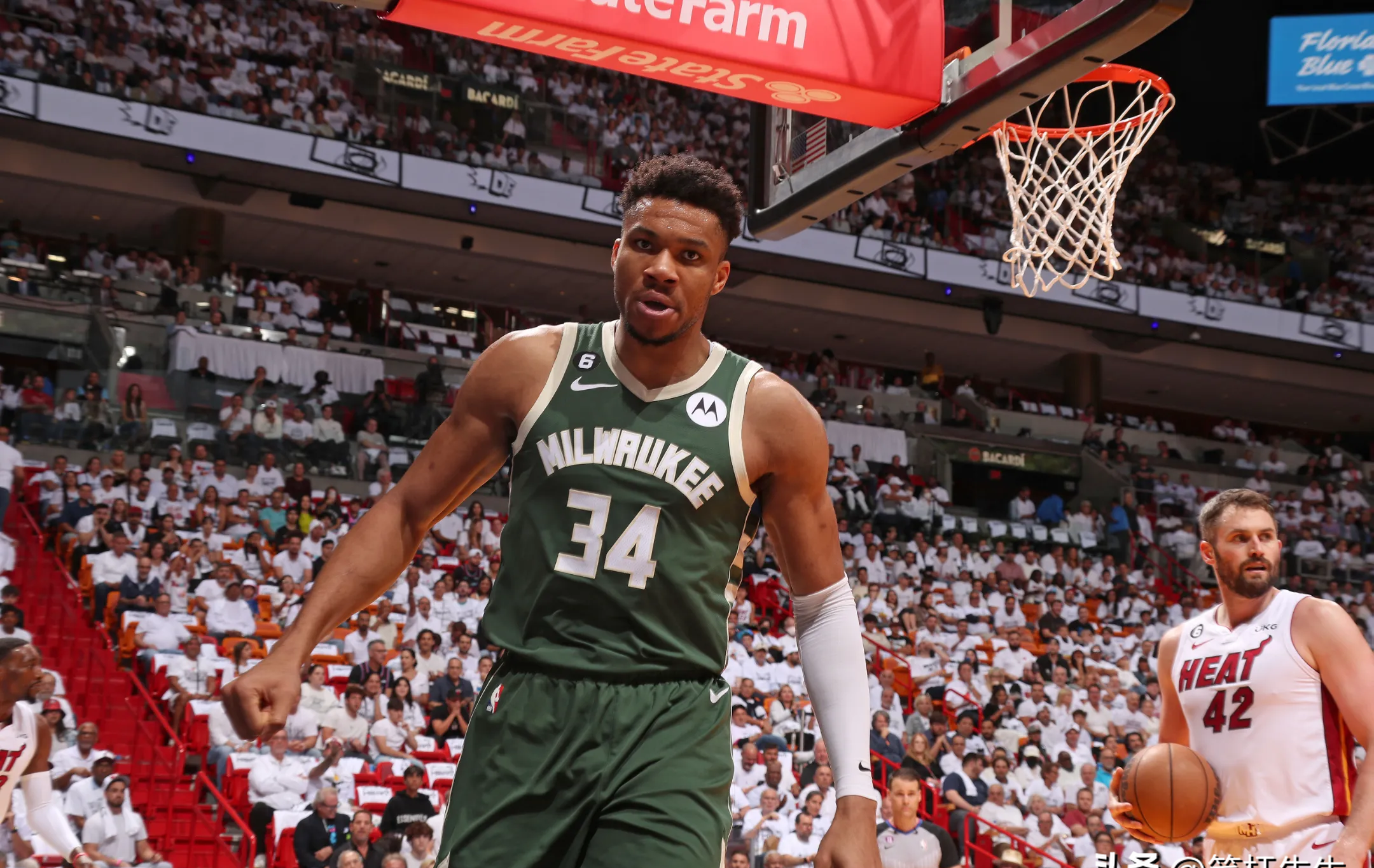 塞尔维亚男篮碾压雄鹿B队,麦科勒姆惊艳世界 塞尔维亚男篮碾压雄鹿B队,麦科勒姆惊艳世界