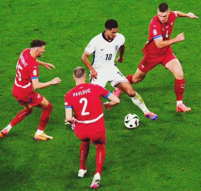 一场经典之战!欧洲杯点燃球迷热情的简单介绍 一场经典之战!欧洲杯点燃球迷热情的简单介绍