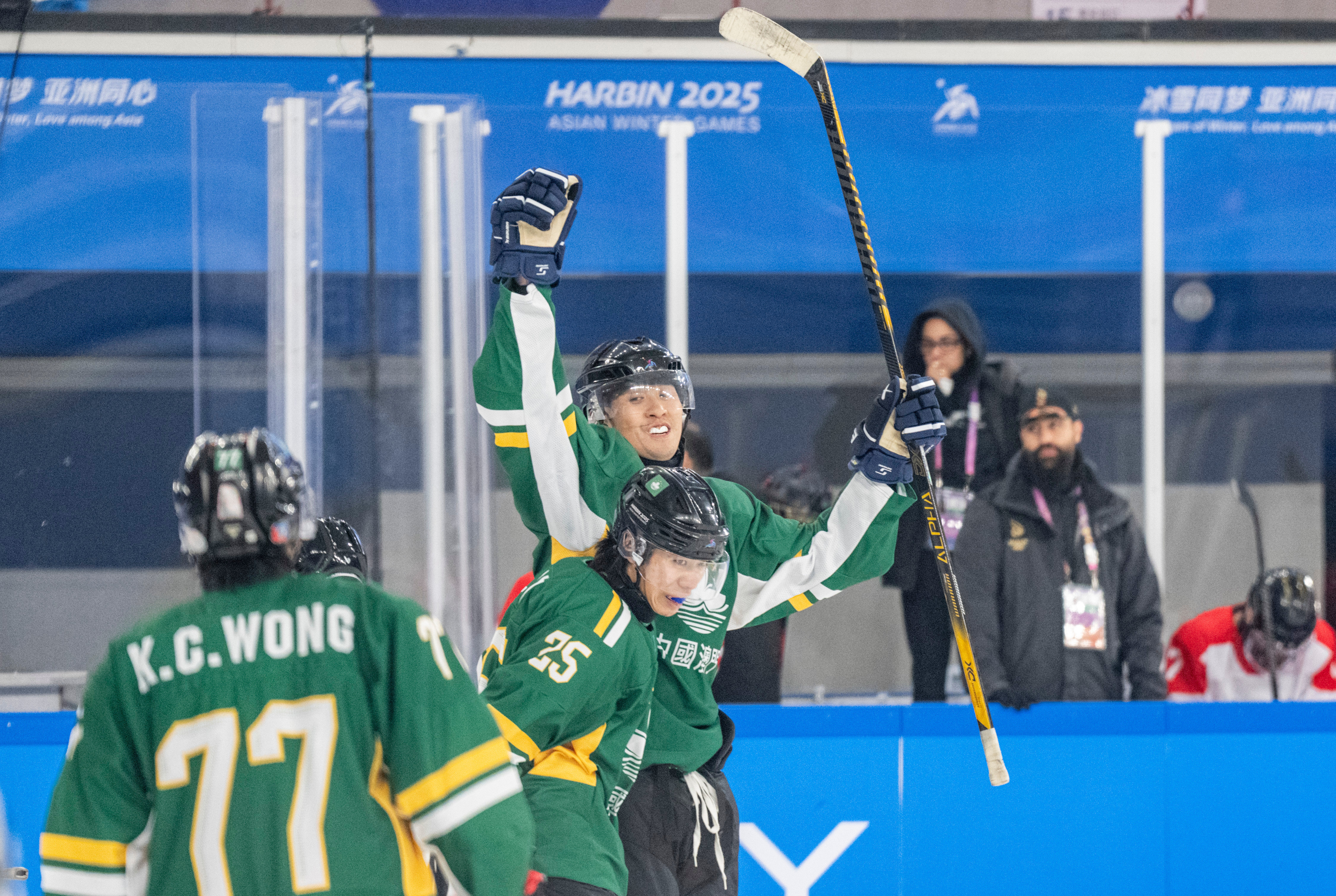 冰球小组赛落幕,强队悉数晋级 冰球小组赛落幕,强队悉数晋级