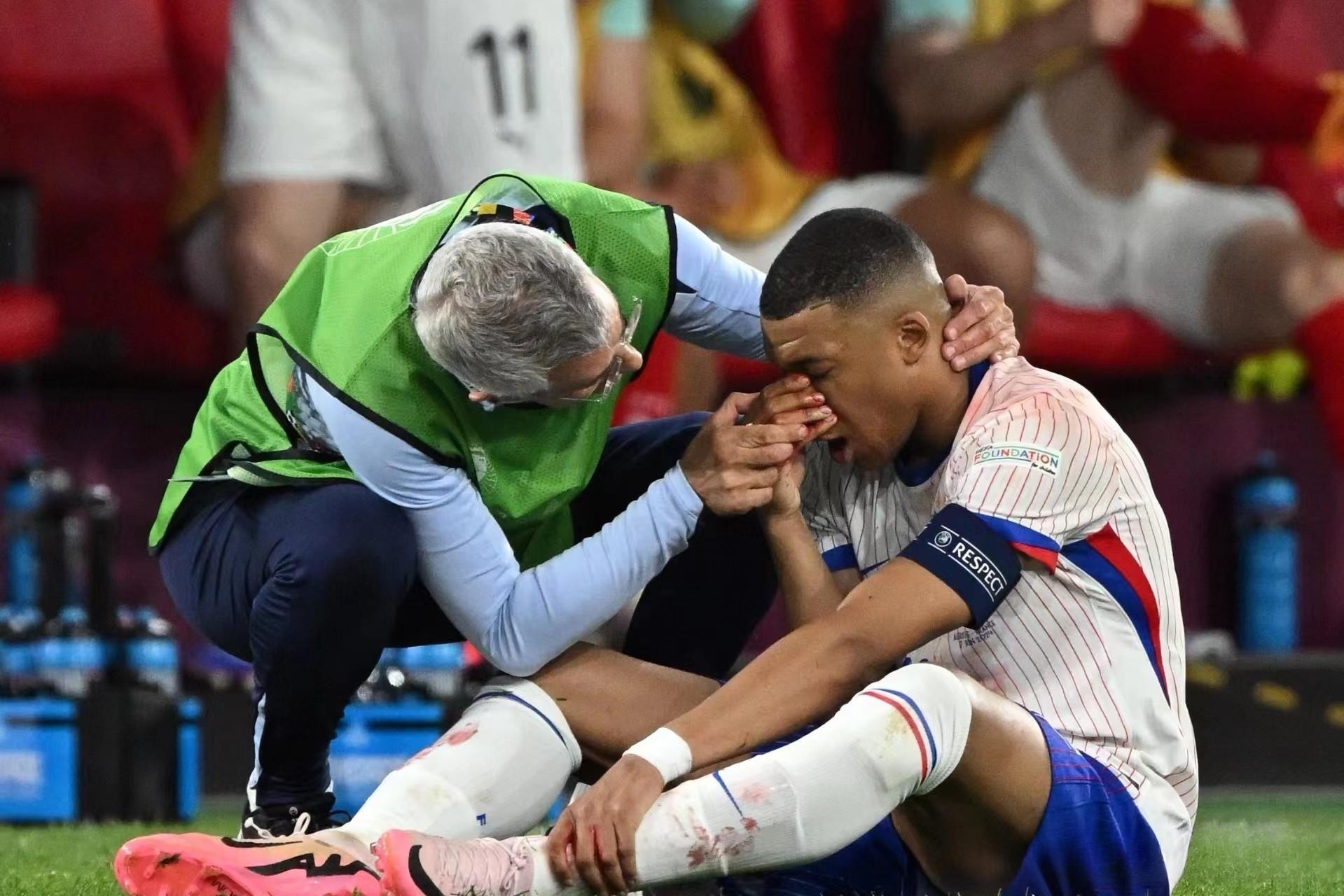 荷兰横扫法国，姆巴佩扛起全队