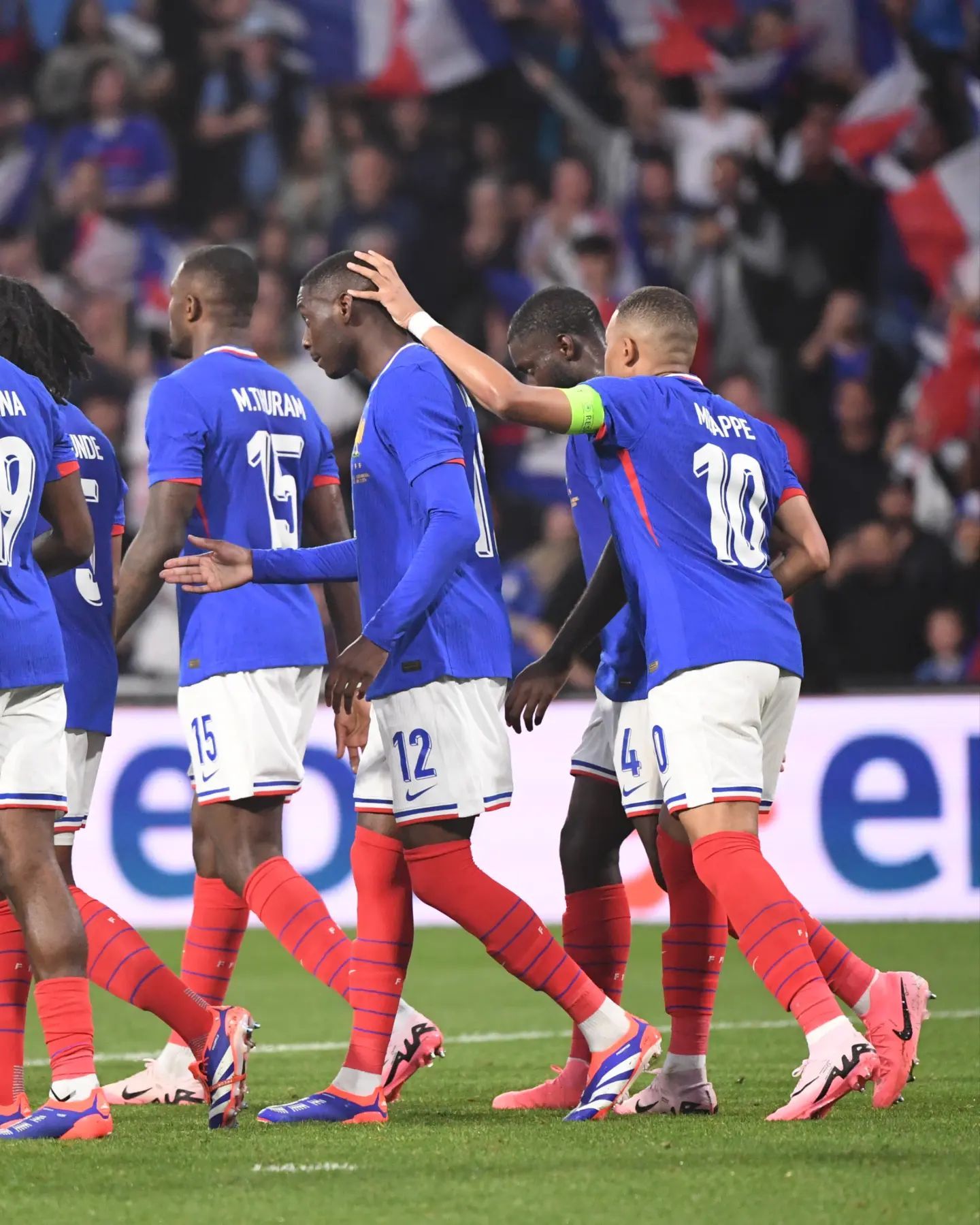 荷兰横扫法国，姆巴佩扛起全队