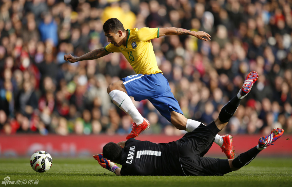 希腊力克智利，内马尔扛起全队