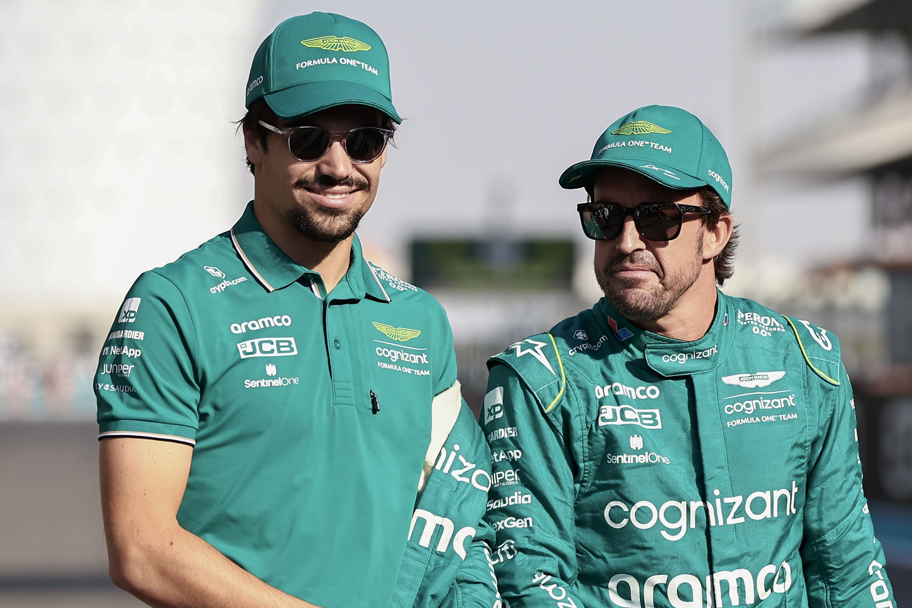 阿斯顿马丁逆转红牛车队，塞恩斯统治全场