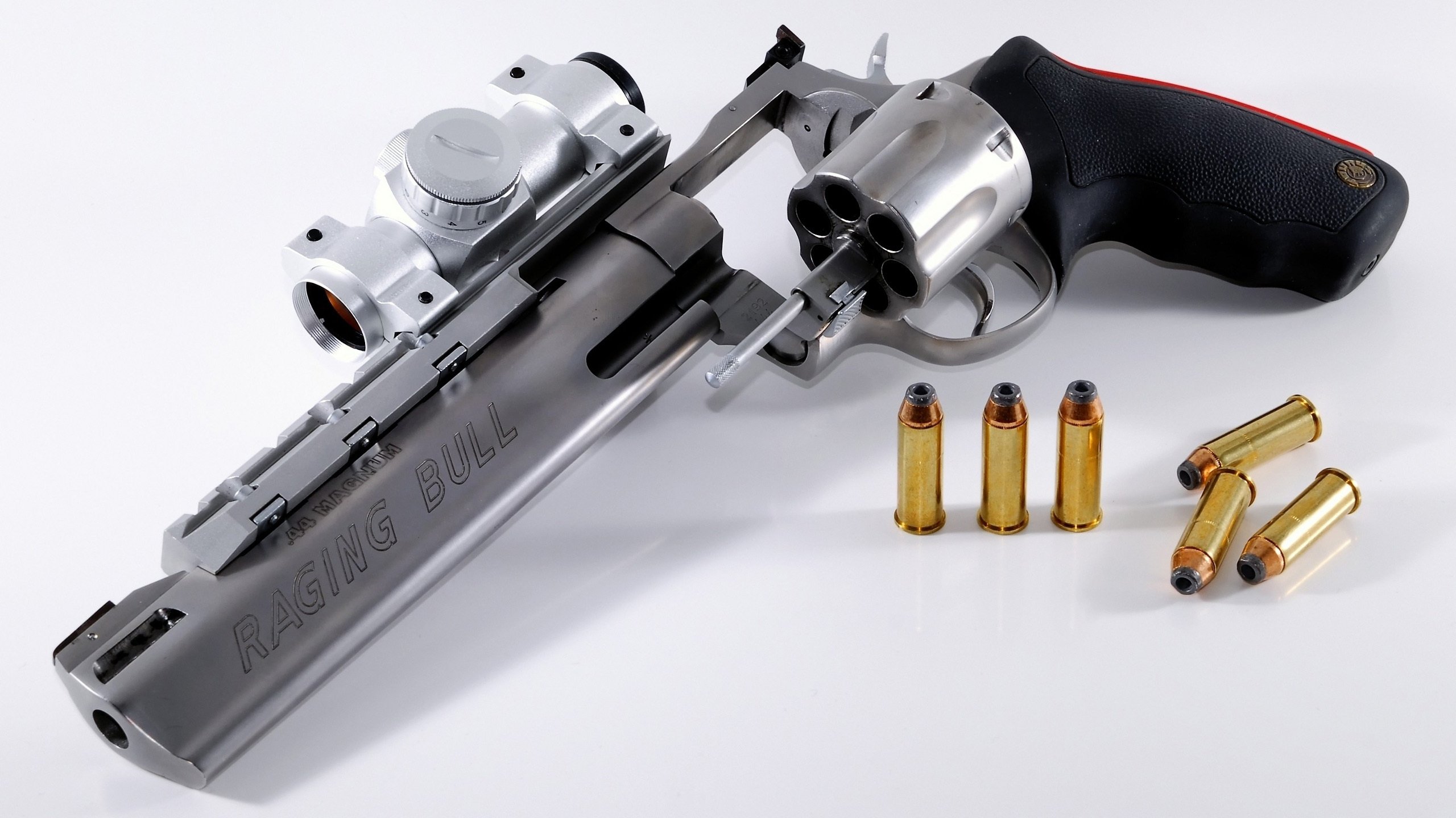 红黑旋风席卷卡迪夫，马丁内利梅开二度击沉威尔士